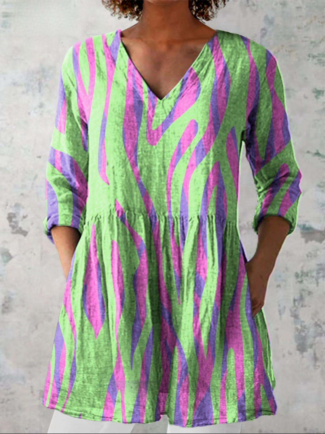 Women's Relaxed Swirl Print V Neck Blouse